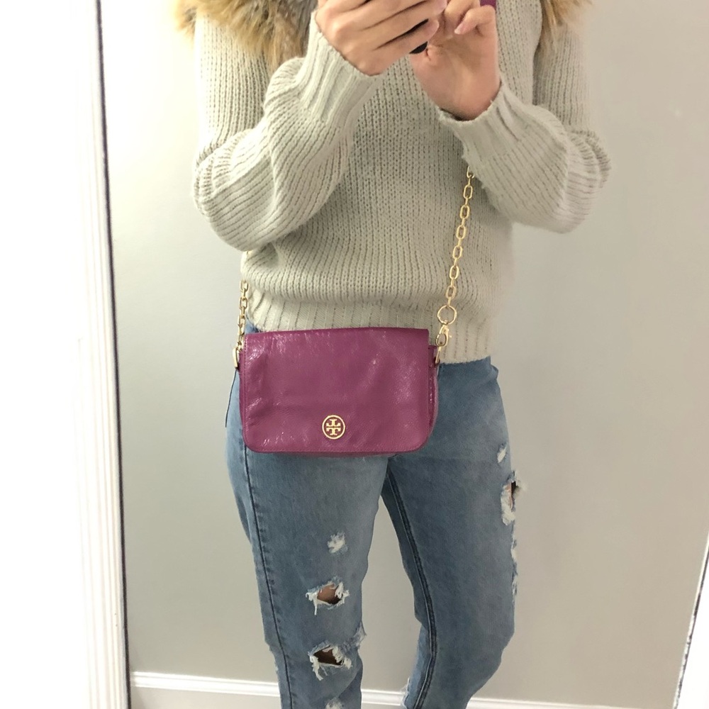 Tory Burch patent leather logo small light weight fuchsia crossbody bag